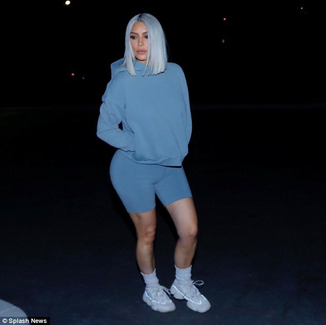 Khoe tóc xanh chất là thế, nhưng vòng 3 quá to của Kim Kardashian mới là điều gây chú ý nhiều hơn - Ảnh 5.