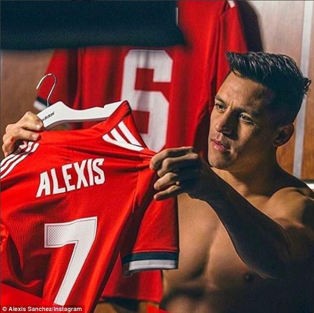 Alexis Sanchez chính thức gia nhập Man Utd - Ảnh 2.
