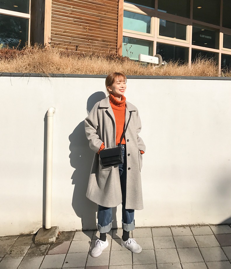 Quần jeans ống rộng gập gấu: kh&ocirc;ng phải người ta tr&oacute;t mua quần d&agrave;i rồi xắn l&ecirc;n cho ngắn đ&acirc;u, l&agrave; hot trend đấy! - Ảnh 7.