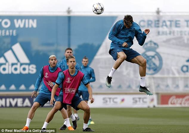 Ronaldo và đồng đội pose ảnh như biệt đội Avengers, sẵn sàng tái chiến Bayern - Ảnh 5.