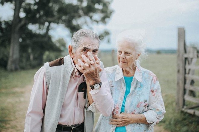 Gần 70 năm chưa từng rời bỏ nhau nửa bước, cặp vợ chồng này đã chứng minh cho cả thế giới thấy tình yêu lãng mạn không phân biệt tuổi tác  - Ảnh 3.