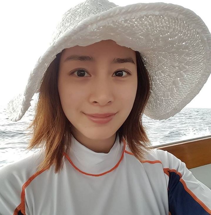 Loạt ảnh đối lập của Kim Tae Hee minh chứng: Selfie ảo diệu nhiều khi còn không đẹp bằng người qua đường chụp - Ảnh 3.