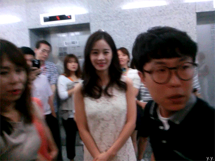 Loạt ảnh đối lập của Kim Tae Hee minh chứng: Selfie ảo diệu nhiều khi còn không đẹp bằng người qua đường chụp - Ảnh 6.