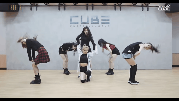 Girlgroup mới nh&agrave; Cube tung video vũ đạo nhưng netizen chỉ xu&yacute;t xoa v&igrave; body của c&aacute;c c&ocirc; g&aacute;i - Ảnh 1.