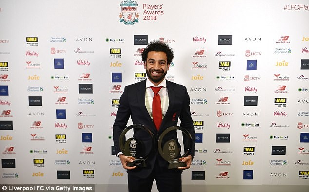 Mohamed Salah ngồi máy bay riêng đến London nhận hat-trick danh hiệu - Ảnh 3.