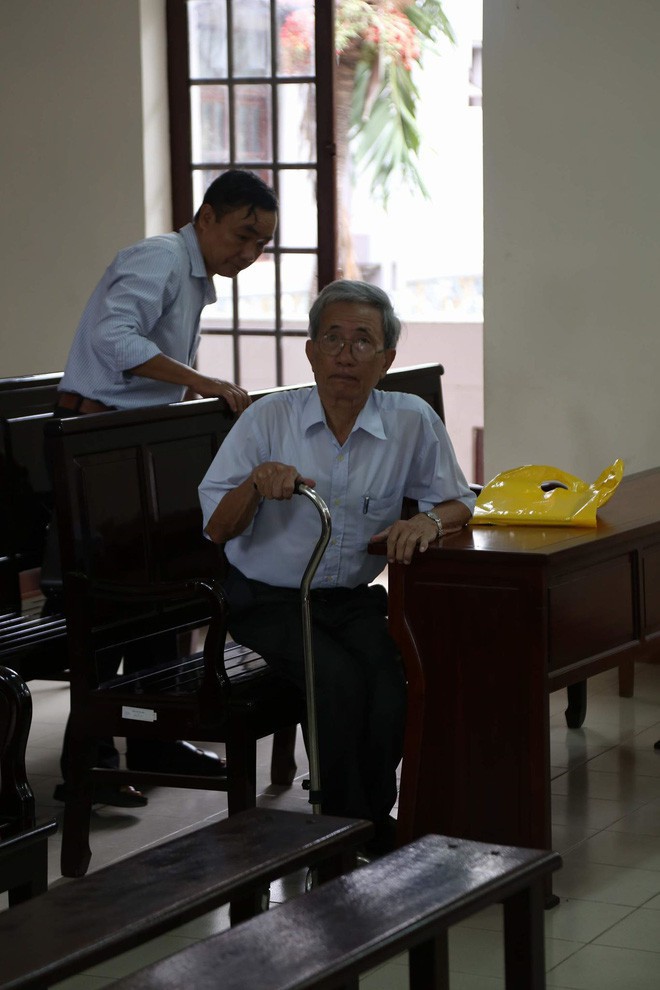 Bị cáo 77 tuổi được giảm án từ 3 năm xuống còn 18 tháng tù treo trong vụ án dâm ô trẻ em ở Vũng Tàu - Ảnh 2.