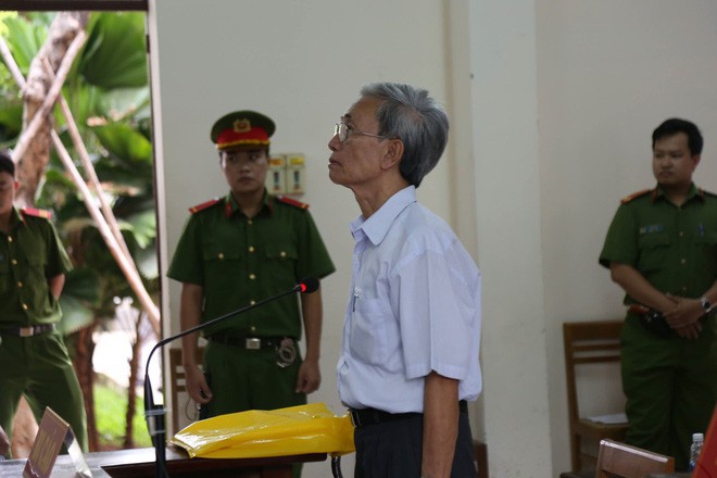 Bị cáo 77 tuổi được giảm án từ 3 năm xuống còn 18 tháng tù treo trong vụ án dâm ô trẻ em ở Vũng Tàu - Ảnh 4.