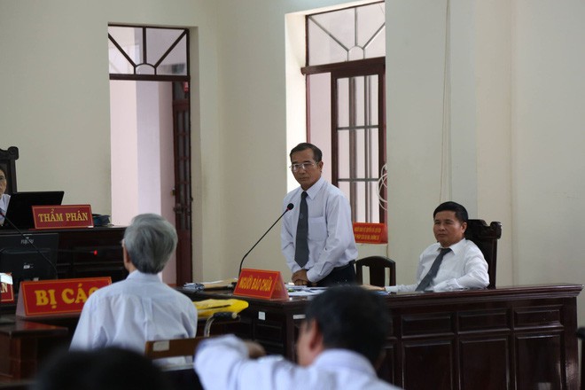 Bị cáo 77 tuổi được giảm án từ 3 năm xuống còn 18 tháng tù treo trong vụ án dâm ô trẻ em ở Vũng Tàu - Ảnh 6.