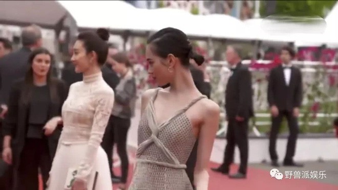 Toàn cảnh 9 phút đồng hồ bám rịt thảm đỏ Cannes của tình cũ G-Dragon Kiko Mizuhara gây tranh cãi - Ảnh 10.