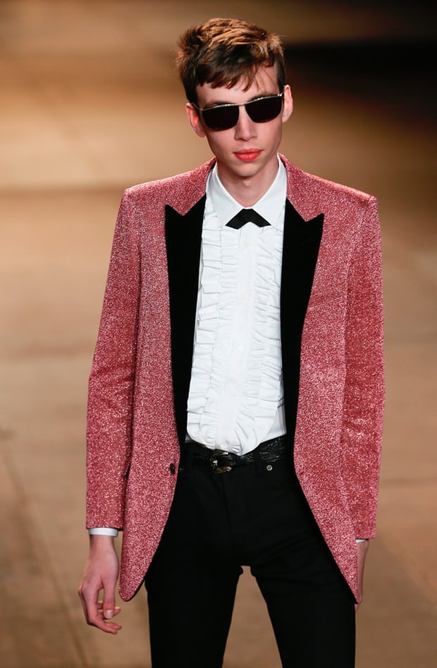 Chuyện chiếc blazer hồng: G-Dragon mặc từ 4 năm trước, Sơn Tùng M-TP diện trong MV mới toanh, Hoàng Ku vội rao bán ngay sau đó - Ảnh 5.