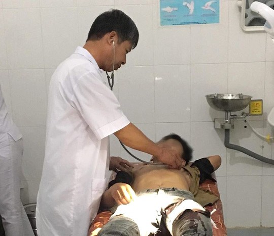 Nam sinh lớp 10 đâm bạn 2 nhát gục trong lớp - Ảnh 1.