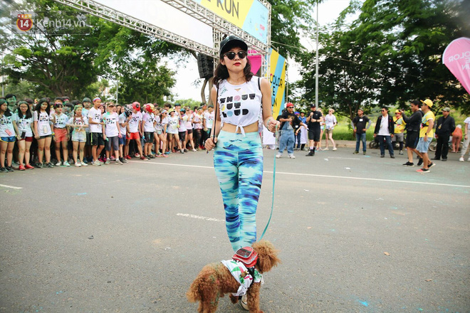 Color Me Run 2018: Nơi hội tụ những cô nàng vừa xinh đẹp vừa cool ngầu - Ảnh 1.