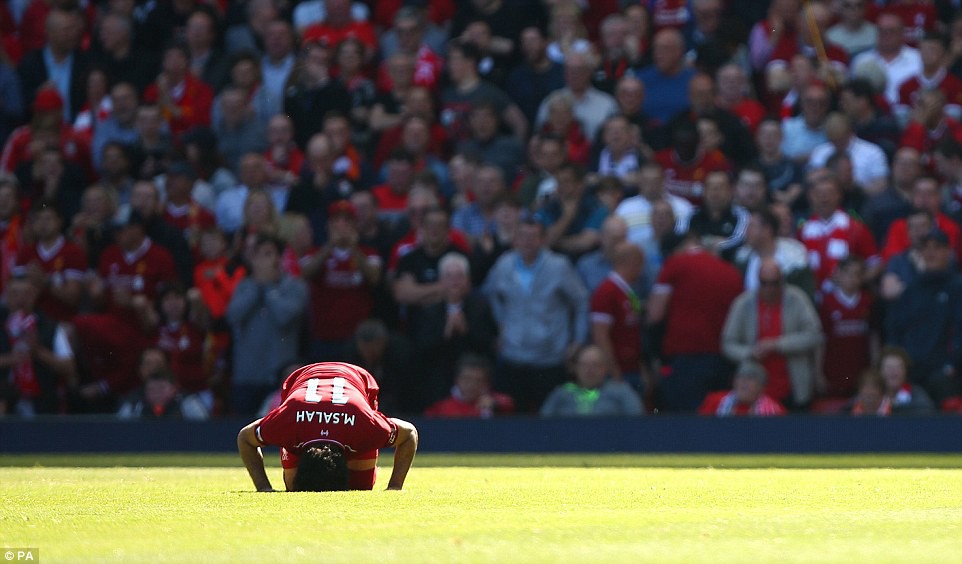 Salah phÃ¡ ká»· lá»¥c cá»§a Ronaldo, Suarez, trá» thÃ nh tÆ°á»£ng ÄÃ i má»i á» Ngoáº¡i háº¡ng Anh - áº¢nh 6.