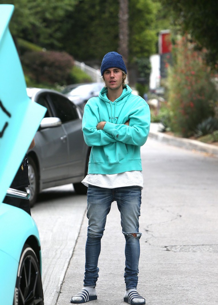 justin-bieber-2-15262052648721090179888.jpg