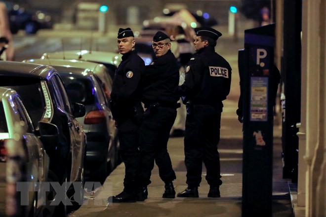 Nghi phạm tấn công bằng dao tại Paris là người gốc Chechnya - Ảnh 1.