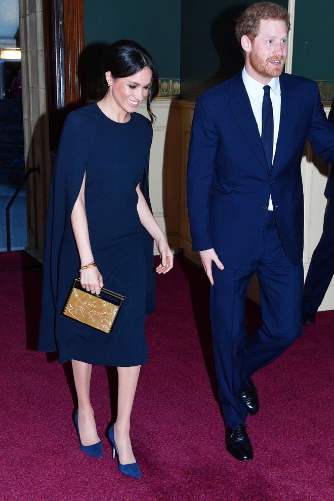 Chỉ chưa đầy 3 năm, tủ gi&agrave;y của Meghan Markle đ&atilde; nh&acirc;n l&ecirc;n gấp 3, ước t&iacute;nh gi&aacute; trị l&ecirc;n đến hơn 2 tỷ đồng - Ảnh 11.