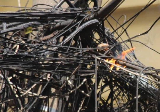 Ch&aacute;y kh&aacute;ch sạn ở trung t&acirc;m H&agrave; Nội, kh&aacute;ch chạy t&aacute;n loạn - Ảnh 4.