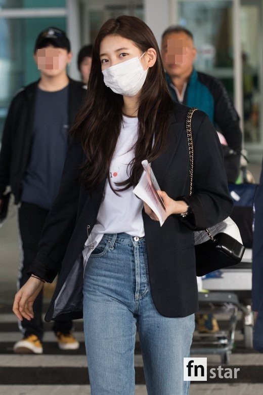 3 sao nữ hạng A xứ Hàn đổ bộ sân bay: Suzy diện đồ thùng thình vẫn đẹp là thế, Yuri lại xuống sắc già nua khó tin - Ảnh 4.