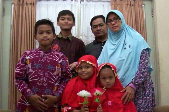 Tiết lộ về gia đình 6 người đánh bom nhà thờ ở Indonesia - Ảnh 1.
