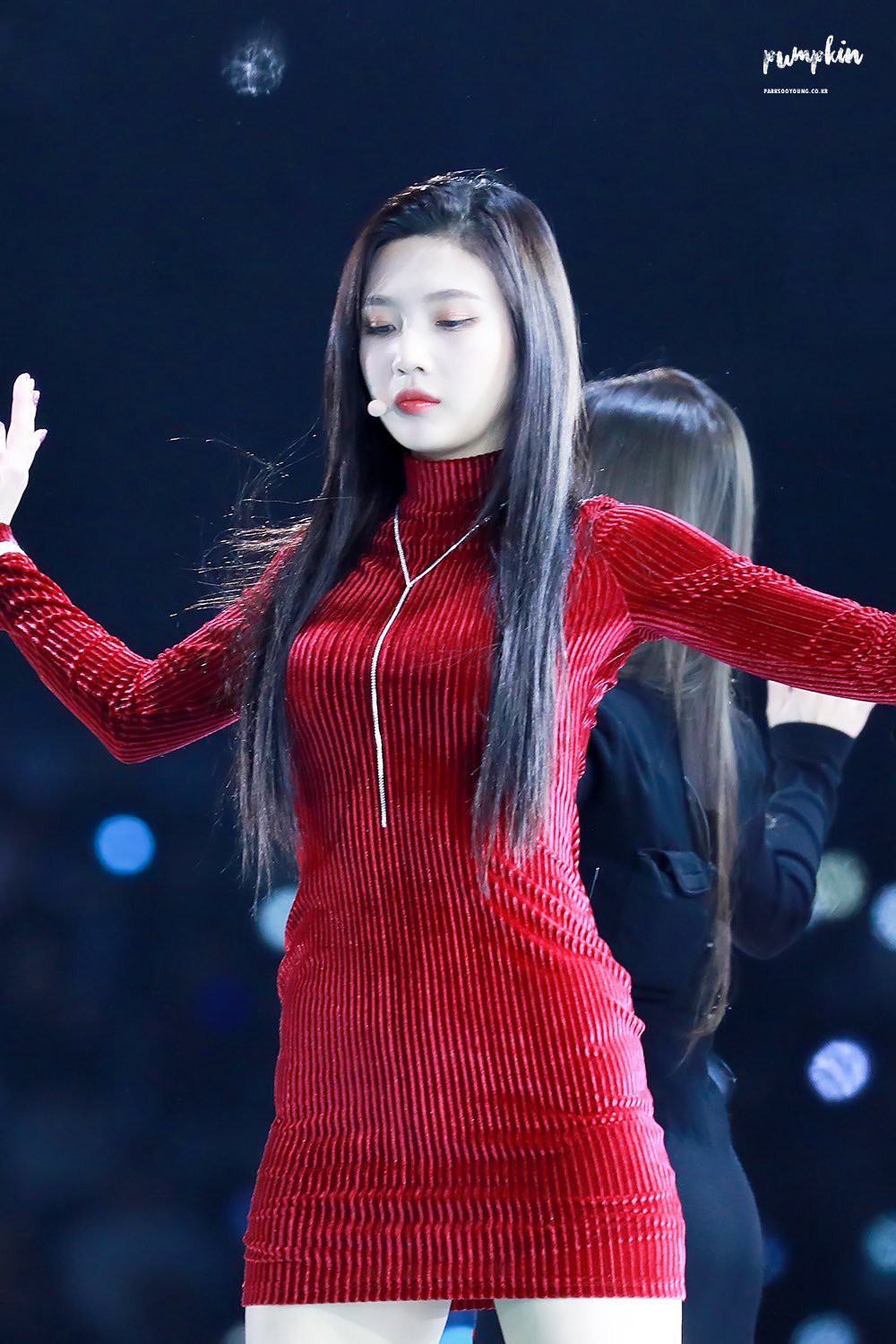 Được biết đến với hình ảnh ngọc nữ nhưng các idol này cũng có những lần sexy đến nghẹt thở - Ảnh 29. Được biết đến với hình ảnh ngọc nữ nhưng các idol này cũng có những lần sexy đến nghẹt thở - Ảnh 29.