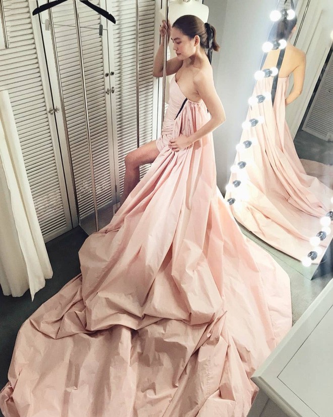 Mỹ nhân thị phi nhất Thái Lan lúng túng vì bộ đầm dài cồng kềnh khó kiểm soát tại Cannes 2018 - Ảnh 8.