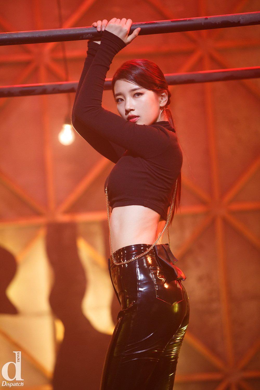 Được biết đến với hình ảnh ngọc nữ nhưng các idol này cũng có những lần sexy đến nghẹt thở - Ảnh 24. Được biết đến với hình ảnh ngọc nữ nhưng các idol này cũng có những lần sexy đến nghẹt thở - Ảnh 24.