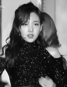Được biết đến với hình ảnh ngọc nữ nhưng các idol này cũng có những lần sexy đến nghẹt thở - Ảnh 46. Được biết đến với hình ảnh ngọc nữ nhưng các idol này cũng có những lần sexy đến nghẹt thở - Ảnh 46.