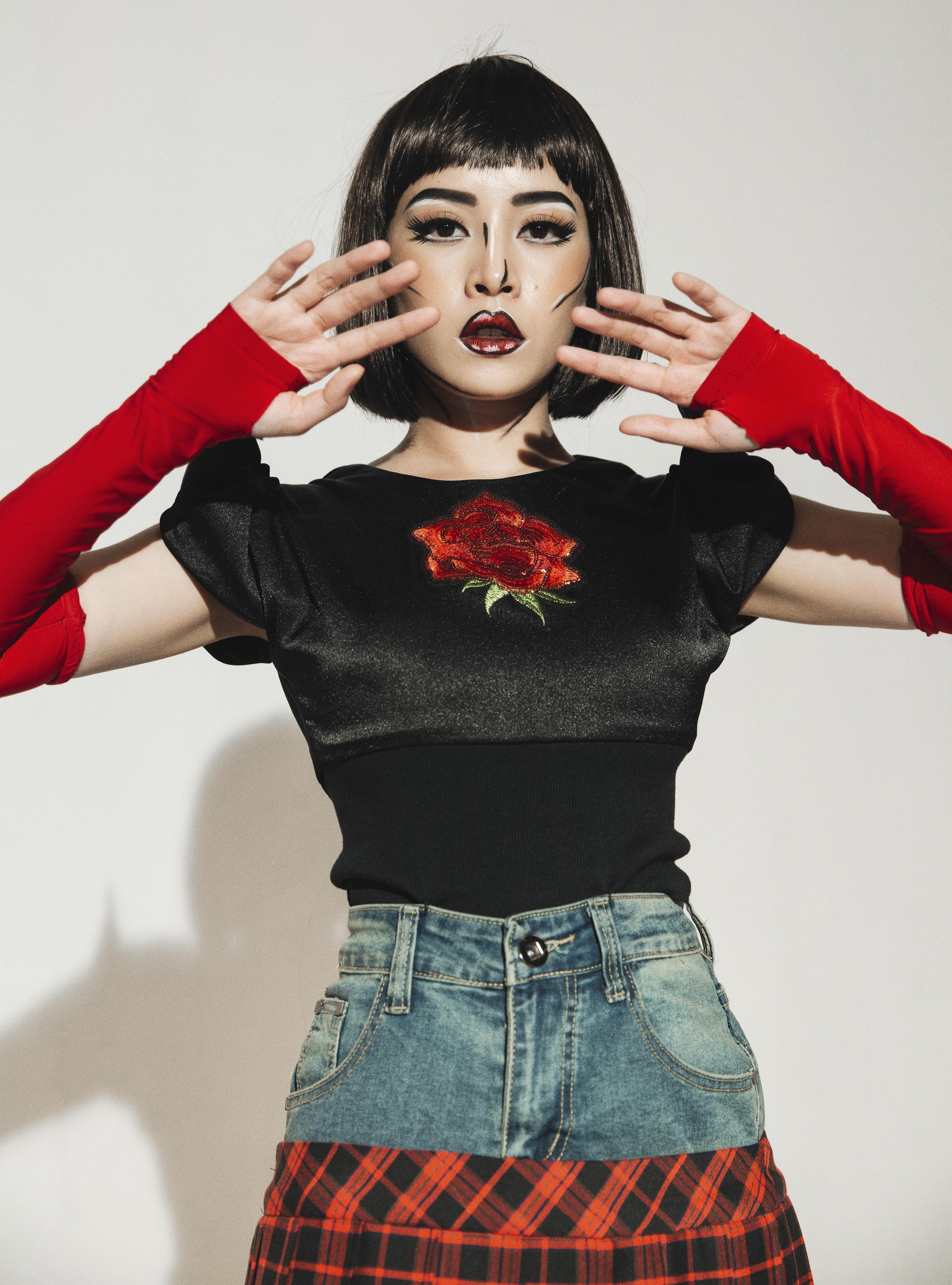 Chi Pu tung MV Dance lạ mắt với vũ đạo độc đáo, thực hiện 2 phiên bản cho sản phẩm trở lại - Ảnh 6.