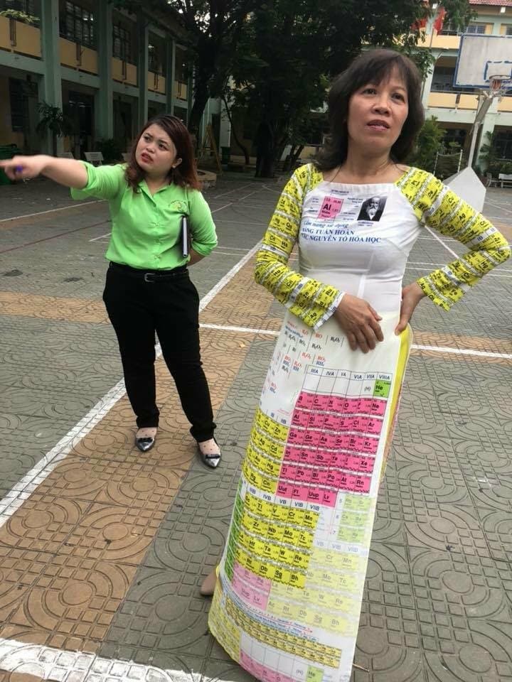 Các thầy cô khoe ảnh nhìn quần áo đoán bộ môn khiến học sinh và dân mạng phát sốt vì quá chất - ảnh 1 Các thầy cô khoe ảnh nhìn quần áo đoán bộ môn khiến học sinh và dân mạng phát sốt vì quá chất - Ảnh 1.