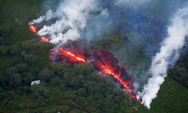 Xuất hiện vết nứt núi lửa mới ở Hawaii, Mỹ - Ảnh 1.