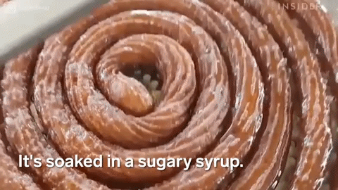 Khám phá cách người Thổ Nhĩ Kỳ chế biến món bánh xoắn ốc to tròn độc đáo - Ảnh 4.