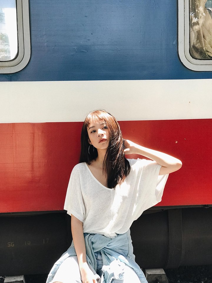 Jolie Nguyễn xúng xính street style với đồng hồ 480 triệu đồng, Quỳnh Anh Shyn khoe sneaker Chanel chất lừ - Ảnh 8. Jolie Nguyễn xúng xính street style với đồng hồ 480 triệu đồng, Quỳnh Anh Shyn khoe sneaker Chanel chất lừ - Ảnh 8.
