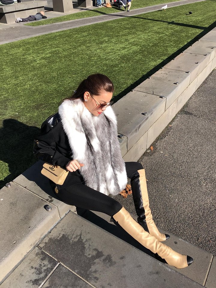 Jolie Nguyễn xúng xính street style với đồng hồ 480 triệu đồng, Quỳnh Anh Shyn khoe sneaker Chanel chất lừ - Ảnh 5. Jolie Nguyễn xúng xính street style với đồng hồ 480 triệu đồng, Quỳnh Anh Shyn khoe sneaker Chanel chất lừ - Ảnh 5.