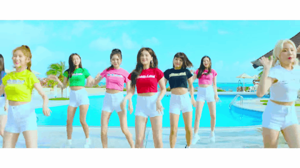 MOMOLAND sắm MV ngoại cảnh cho ca khúc gây tranh cãi nhất đầu năm 2018 - Ảnh 1.