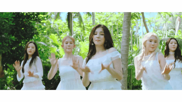 MOMOLAND sắm MV ngoại cảnh cho ca khúc gây tranh cãi nhất đầu năm 2018 - Ảnh 3.