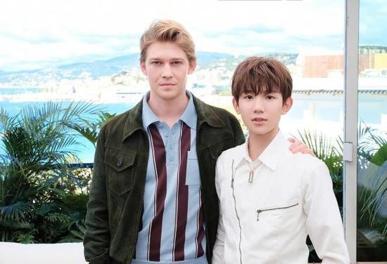 Mỹ nam Vương Nguyên TFboys lần đầu tới Cannes, hớn hở chụp ảnh chung cùng bạn trai Taylor Swift - Ảnh 8.