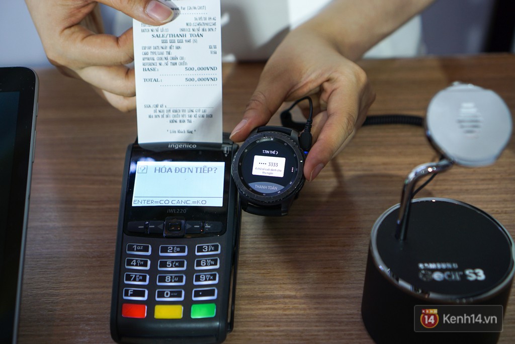 Nền tảng ứng dụng Samsung Pay đã cho phép thanh toán bằng đồng hồ thông minh và rút tiền mặt từ cây ATM chỉ với thao tác chạm smartphone - Ảnh 4. Nền tảng ứng dụng Samsung Pay đã cho phép thanh toán bằng đồng hồ thông minh và rút tiền mặt từ cây ATM chỉ với thao tác chạm smartphone - Ảnh 4.