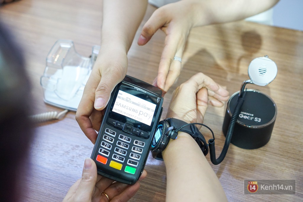 Nền tảng ứng dụng Samsung Pay đã cho phép thanh toán bằng đồng hồ thông minh và rút tiền mặt từ cây ATM chỉ với thao tác chạm smartphone - Ảnh 3. Nền tảng ứng dụng Samsung Pay đã cho phép thanh toán bằng đồng hồ thông minh và rút tiền mặt từ cây ATM chỉ với thao tác chạm smartphone - Ảnh 3.
