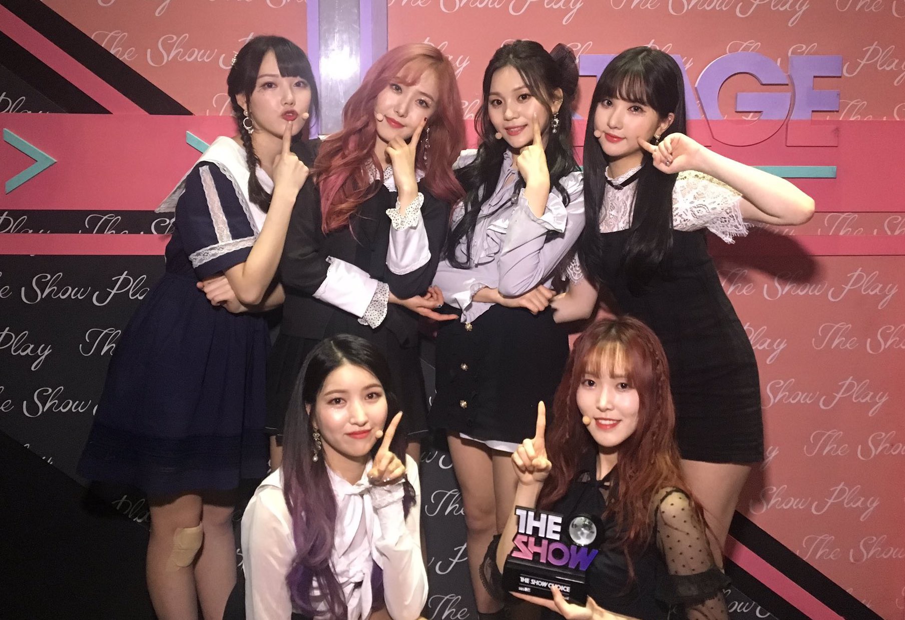 G-Friend comeback được 2 tuần, bây giờ công chúng mới thấy bài của nhóm hay? - Ảnh 2. G-Friend comeback được 2 tuần, bây giờ công chúng mới thấy bài của nhóm hay? - Ảnh 2.