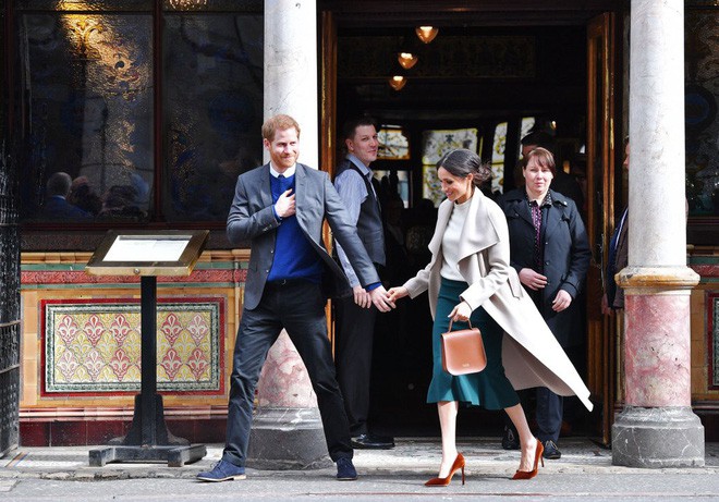 8 lần nàng dâu “nổi loạn” Meghan Markle phá vỡ các luật lệ Hoàng gia - Ảnh 5. 8 lần nàng dâu “nổi loạn” Meghan Markle phá vỡ các luật lệ Hoàng gia - Ảnh 5.