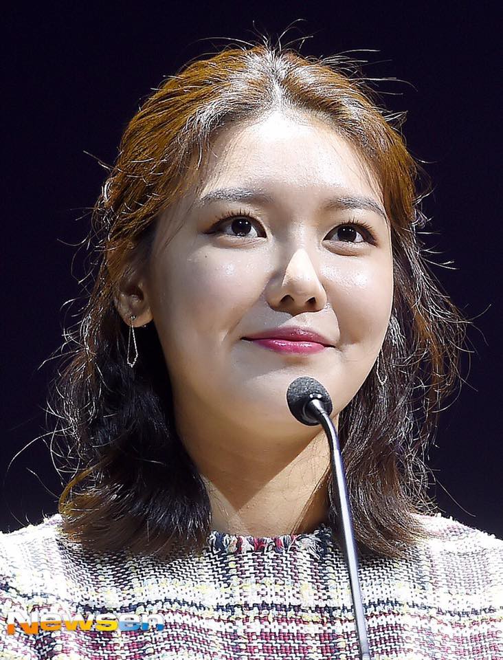 Không tin nổi trước khuôn mặt sưng vù sần sùi mụn, biến đổi chóng mặt của Sooyoung (SNSD) chỉ sau 2 tháng - Ảnh 2. Không tin nổi trước khuôn mặt sưng vù sần sùi mụn, biến đổi chóng mặt của Sooyoung (SNSD) chỉ sau 2 tháng - Ảnh 2.
