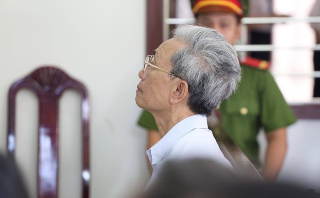 Thẩm phán xử Nguyễn Khắc Thủy dâm ô trẻ em: Không ngờ dư luận phản ứng kinh khủng vậy - Ảnh 1.