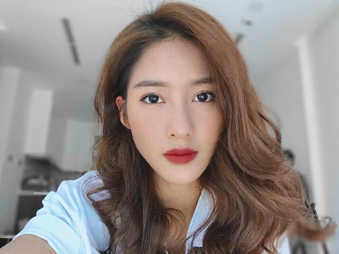 Phía sau những tấm ảnh đẹp, hot girl Việt nào đang dẫn đầu trên đường đua cận thị? - Ảnh 13. Phía sau những tấm ảnh đẹp, hot girl Việt nào đang dẫn đầu trên đường đua cận thị? - Ảnh 13.