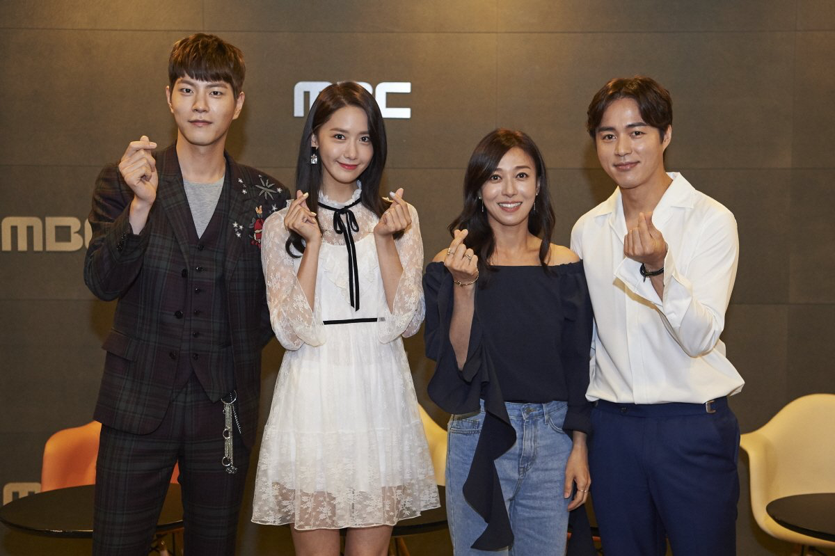 Khi 3 đại mỹ nhân của Big 3: Yoona (SM) – Jennie (YG) – Dahyun (JYP) cùng đụng hàng, liệu ai sẽ lép vế hơn ai? - Ảnh 1. Khi 3 đại mỹ nhân của Big 3: Yoona (SM) – Jennie (YG) – Dahyun (JYP) cùng đụng hàng, liệu ai sẽ lép vế hơn ai? - Ảnh 1.