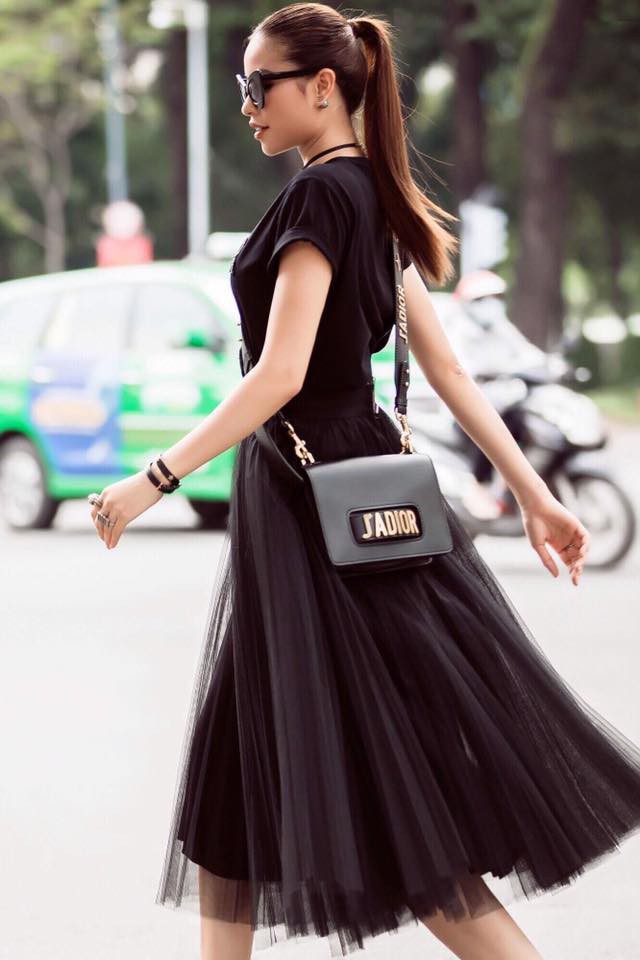 Nhìn lại loạt Best Look của các sao mới thấy, sự ra đi của stylist Mì Gói quả là mất mát đáng tiếc với thời trang Việt - Ảnh 10. Nhìn lại loạt Best Look của các sao mới thấy, sự ra đi của stylist Mì Gói quả là mất mát đáng tiếc với thời trang Việt - Ảnh 10.