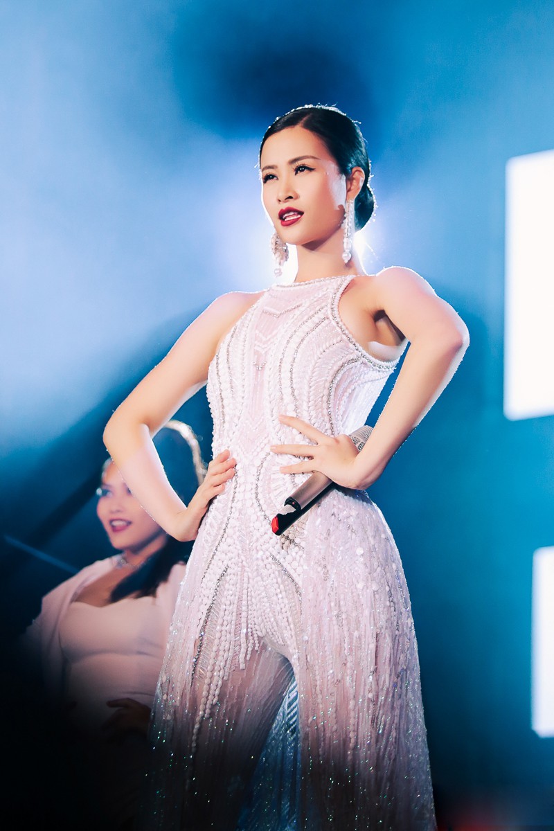 Nhìn lại loạt Best Look của các sao mới thấy, sự ra đi của stylist Mì Gói quả là mất mát đáng tiếc với thời trang Việt - Ảnh 5. Nhìn lại loạt Best Look của các sao mới thấy, sự ra đi của stylist Mì Gói quả là mất mát đáng tiếc với thời trang Việt - Ảnh 5.