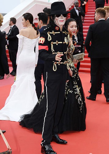 Những màn cosplay hài hước tại Cannes 2018: từ Michael Jack-Ma cho đến Người Sắt Tony Steak - Ảnh 2.