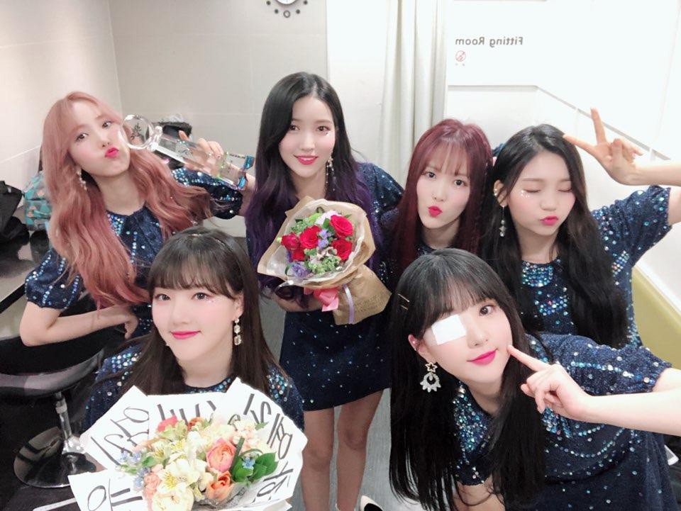 G-Friend tranh thủ giật nốt cúp trước khi BTS trở lại càn quét - Ảnh 1. G-Friend tranh thủ giật nốt cúp trước khi BTS trở lại càn quét - Ảnh 1.