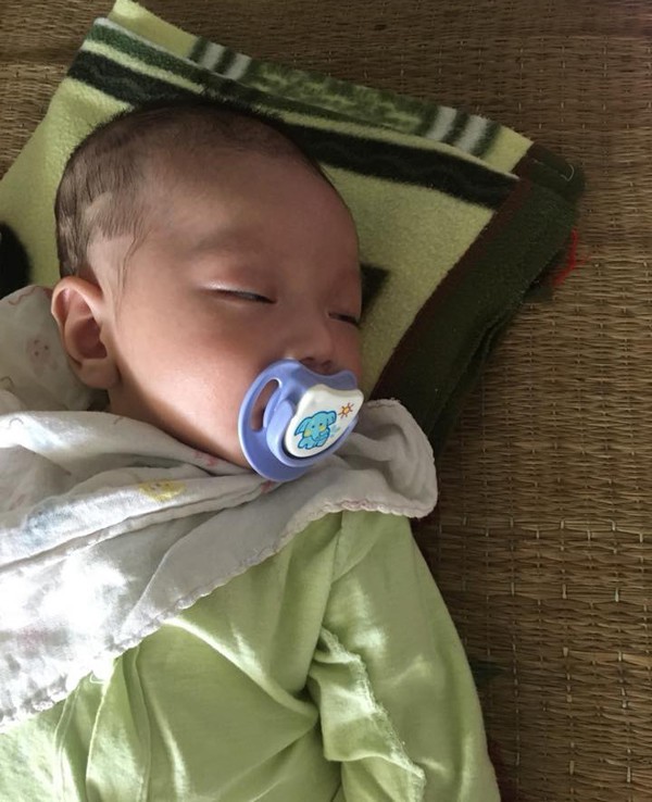 Nhờ bế hộ con để đi vệ sinh, mẹ bỏ lu&ocirc;n con trai 2 th&aacute;ng tuổi tr&ecirc;n xe kh&aacute;ch về H&agrave; Giang - Ảnh 1.
