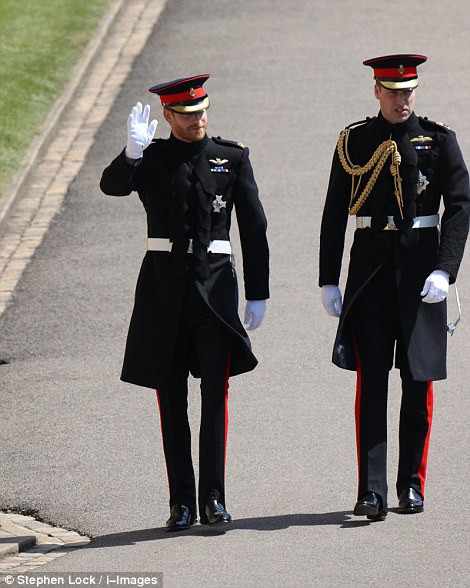 4C6C300600000578-5747477-A_nervous_looking_Prince_Harry_and_his_best_man_William_arrived_-a-212_1526726727504